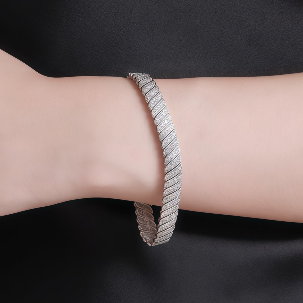 21.0g Full Moissanite Snake Shaped Bracelet, D Color VVS1 Round Cut, 925 Sterling Silver Luxurious Temperament Style Bracelet, Elegant Fashionable Jewelry for Proposal Engagement Wedding, Perfect Christmas Halloween Gifts for