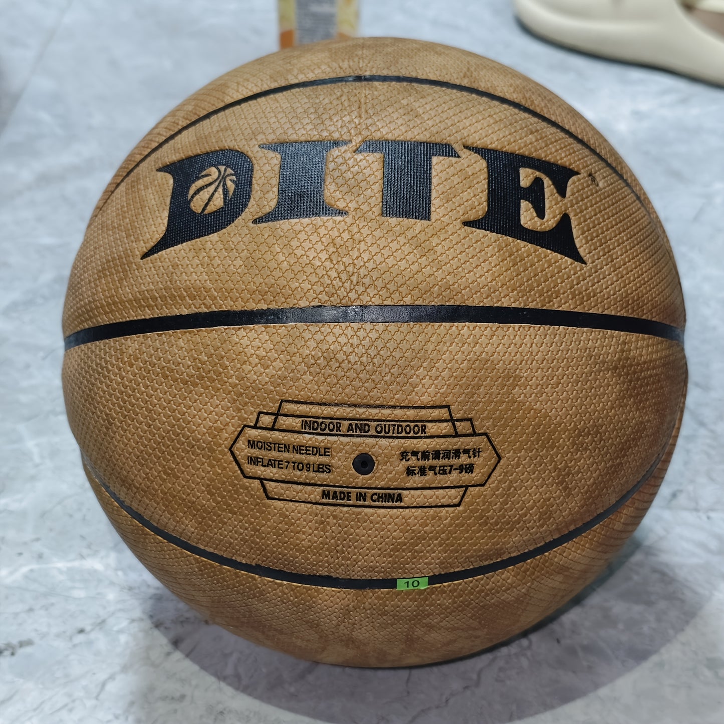 Slam Dunk Series, Brown Basketball, Cross-Textured Surface, Excellent Anti-Slip And Shock-Absorbing Performance, Suitable for Indoor And Outdoor Training And Competition, Premium Sports Equipment, Moisture-Wicking And Sweat-E